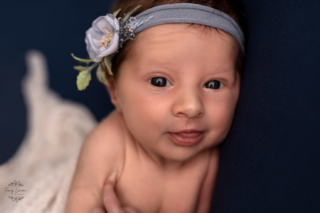 Nouveau-né_bébé_fille_bleu