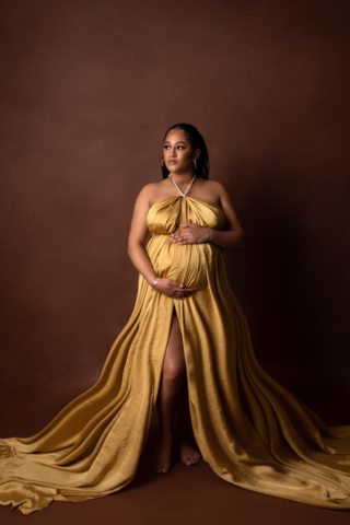 Grossesse_studio_voile_robe_or