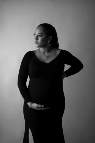 Grossesse_studio_noir_et_blanc