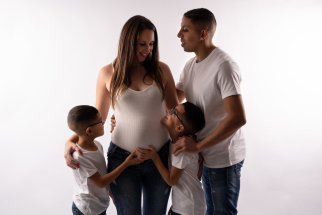Grossesse_studio_famille