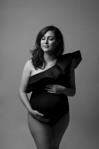Grossesse_studio_body-noir-et-blanc