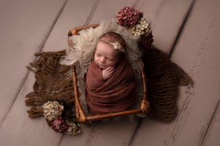 Nouveau-né_fleurs_fille
