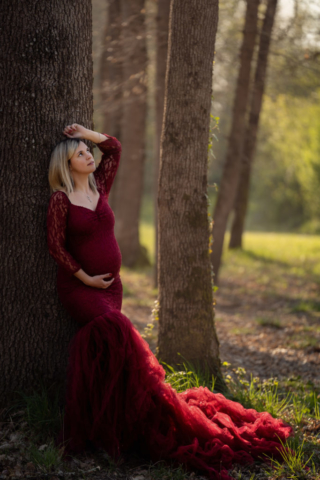 Grossesse_extérieur_rouge_forêt